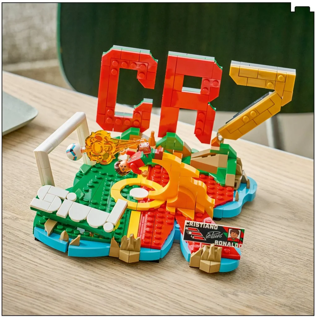 LEGO Editions Football: Cristiano Ronaldo – Destaques do Futebol | Idades 10+ | 490 Peças | Item 43012