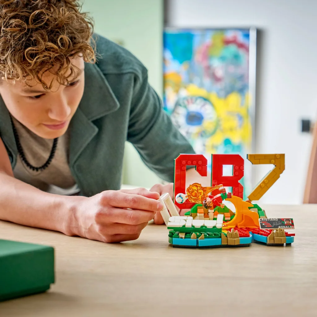 LEGO Editions Football: Cristiano Ronaldo – Destaques do Futebol | Idades 10+ | 490 Peças | Item 43012