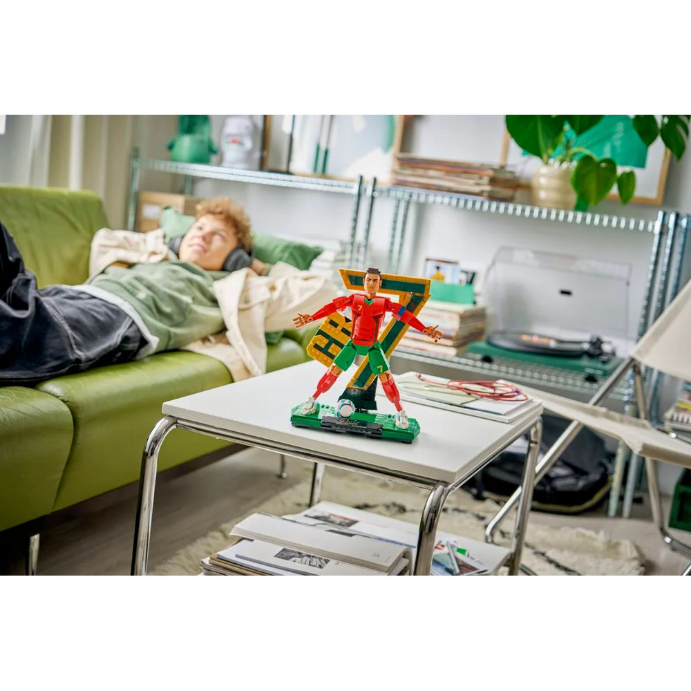 LEGO Editions Football: Cristiano Ronaldo – Lenda do Futebol | Idades 12+ | 854 Peças | Item 43016