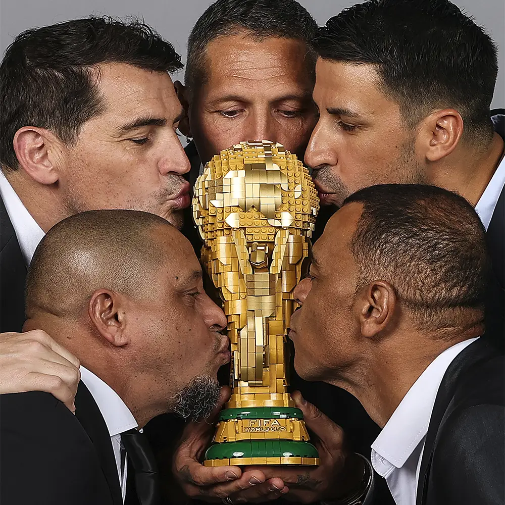 LEGO Editions Sports: Troféu Oficial do Campeonato do Mundo da FIFA™ | Idades 12+ | 2842 Peças | Item 43020