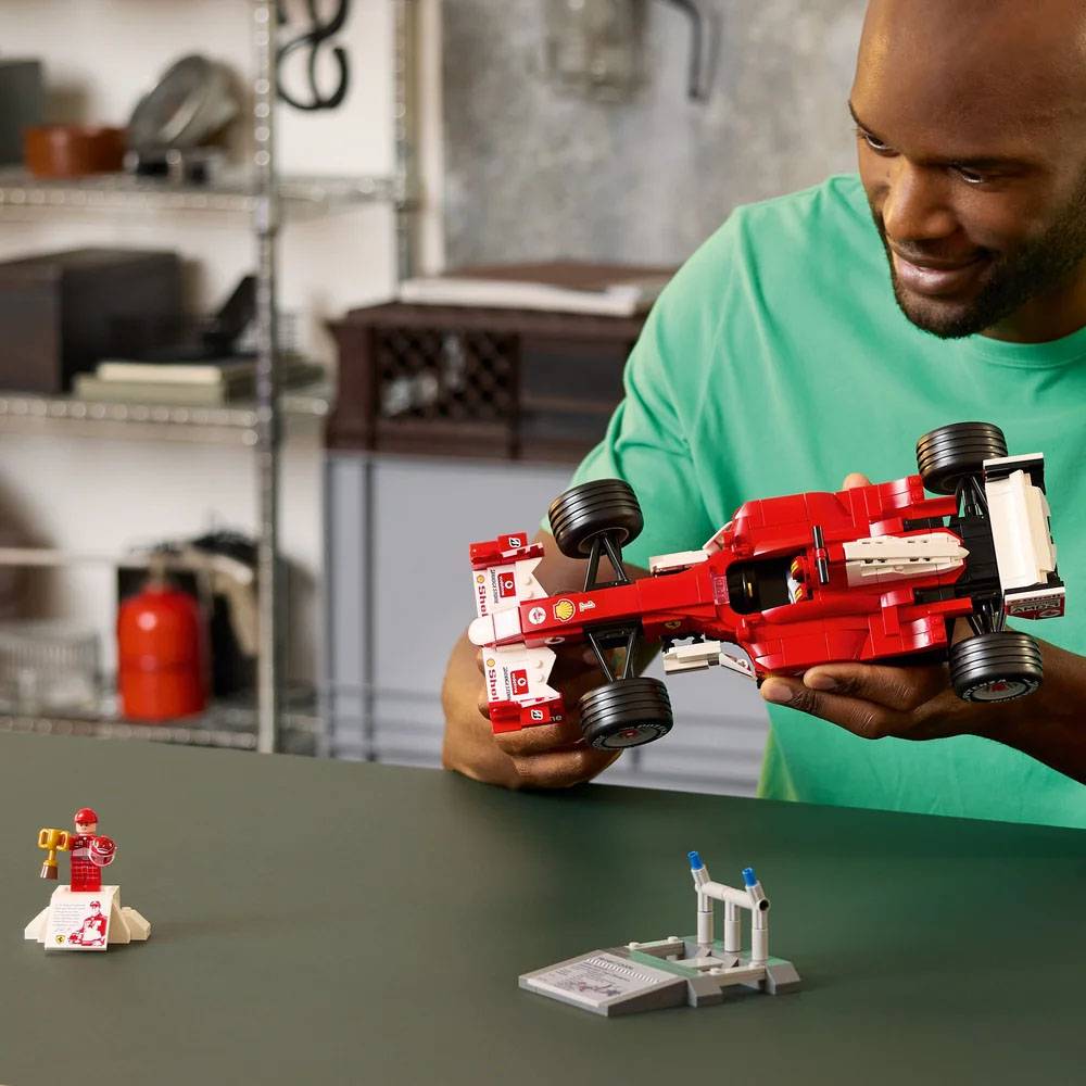 LEGO Icons: Ferrari F2004 & M.Schumacher